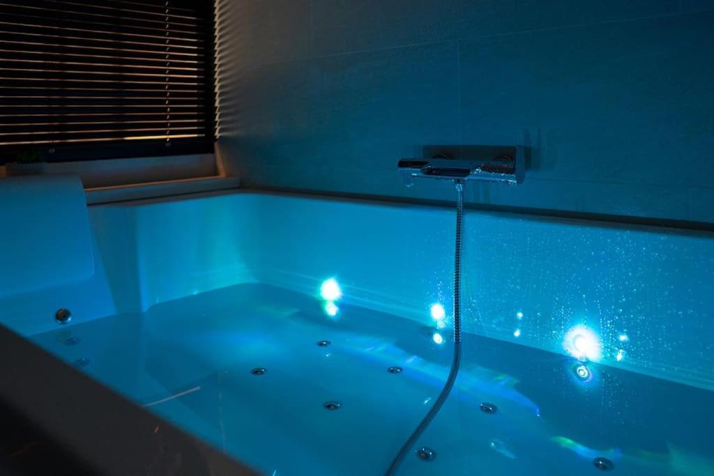 Suite De Luxe Jacuzzi Balneo,King Size Bed Collobrières Exteriör bild